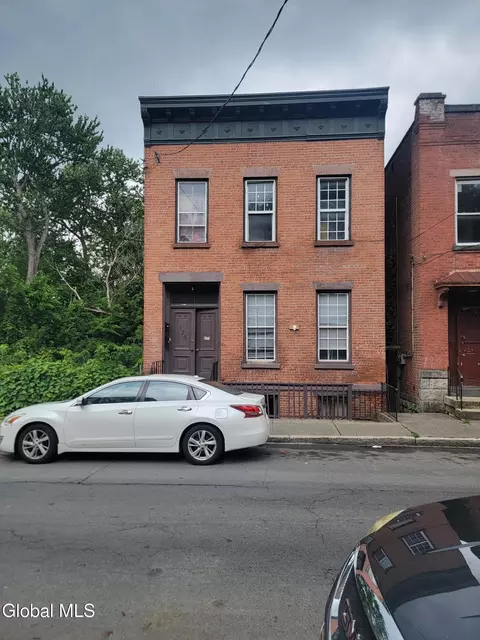 375 8th St, Troy, NY 12180