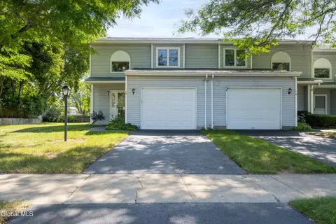 14 Tompion Ln, Saratoga Springs, NY 12866