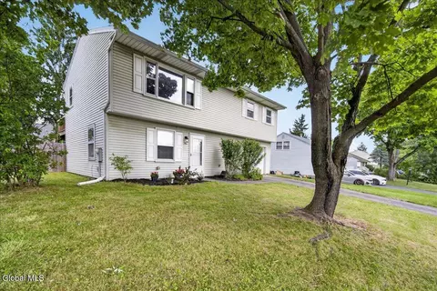 9 Long Ave, Latham, NY 12110