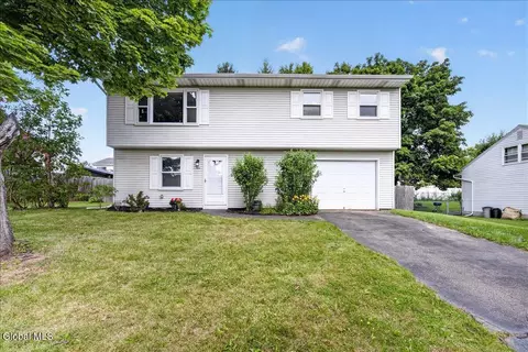 9 Long Ave, Latham, NY 12110