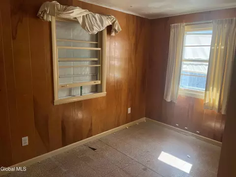 Bedroom - 2044 Pyle Rd, Schenectady, NY 12303 photo 2 of 3
