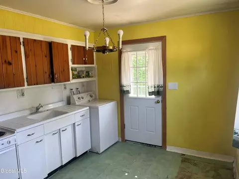 Kitchen - 2044 Pyle Rd, Schenectady, NY 12303 photo 2 of 2