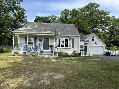 63 Woodlawn Dr, Ravena, NY 12143