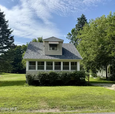 8 Cooper St, Greenwich, NY 12834