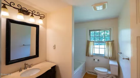 Bath - 412 Mcclellan Rd, Nassau, NY 12123 photo 1 of 2