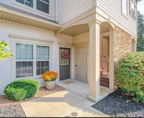 17 Lancaster Pl, Milton, NY 12020