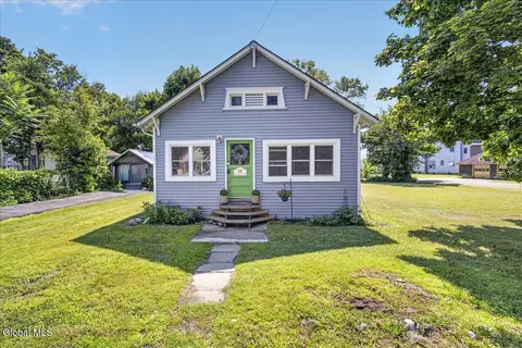 15 Grenada Ter, Watervliet, NY 12189