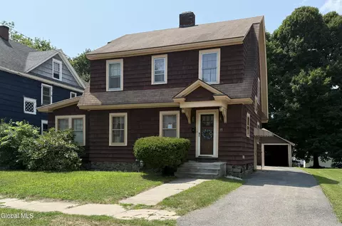 19 Alexander St, Gloversville, NY 12078
