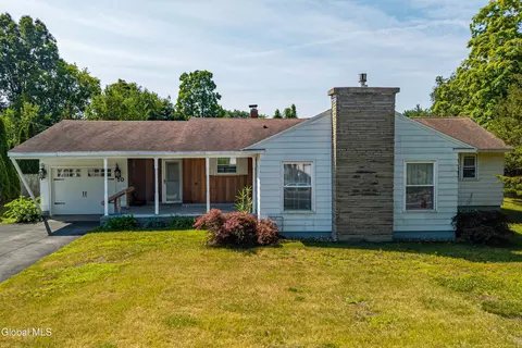 10 Bluebird Rd, South Glens Falls, NY 12803