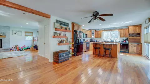 Entry Way - 116 Union Mills Rd, Broadalbin, NY 12025 photo 4 of 8