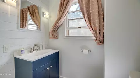 Bath - 116 Union Mills Rd, Broadalbin, NY 12025 photo 1 of 4