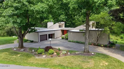 5 Newell Ct, Albany, NY 12204