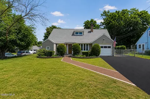 5 Knob Hl, Albany, NY 12211
