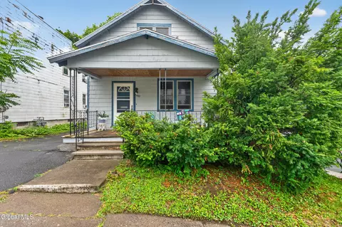 140 11th St, Troy, NY 12180