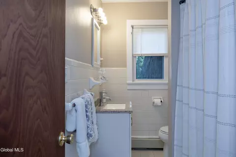 Bath - 2 Arden Rd, Schenectady, NY 12302 photo 1 of 4