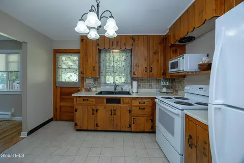 Kitchen - 2 Arden Rd, Schenectady, NY 12302 photo 3 of 6