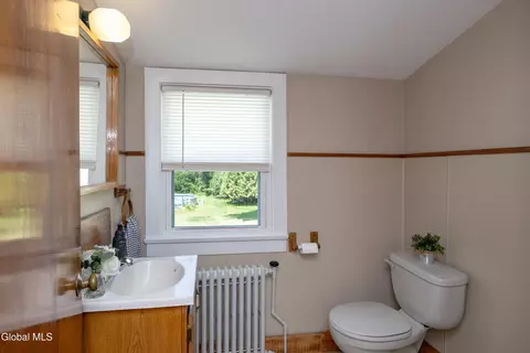 Bath - 2 Arden Rd, Schenectady, NY 12302 photo 4 of 4