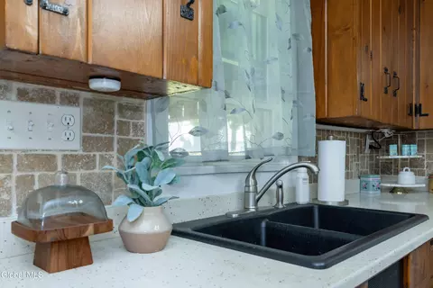 Kitchen - 2 Arden Rd, Schenectady, NY 12302 photo 4 of 6