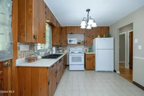 Kitchen - 2 Arden Rd, Schenectady, NY 12302 photo 2 of 6