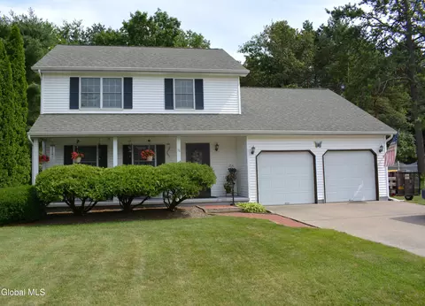 38 Maple Dr, Queensbury, NY 12804