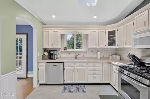 Kitchen - 35 Hillcrest Ave, Schenectady, NY 12309 photo 1 of 4
