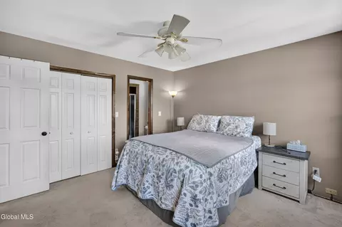 Bedroom - 35 Hillcrest Ave, Schenectady, NY 12309 photo 2 of 7
