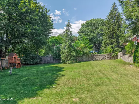 Exterior - 35 Hillcrest Ave, Schenectady, NY 12309 photo 9 of 21