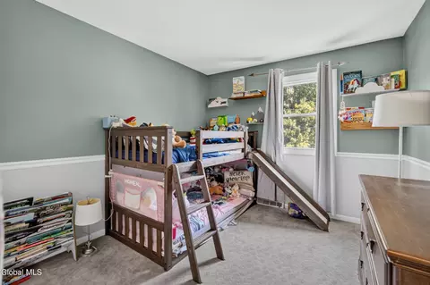 Bedroom - 35 Hillcrest Ave, Schenectady, NY 12309 photo 4 of 7