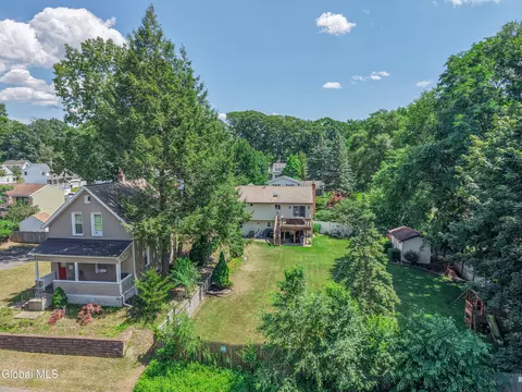 View/Area - 35 Hillcrest Ave, Schenectady, NY 12309 photo 1 of 8