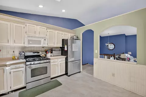 Kitchen - 35 Hillcrest Ave, Schenectady, NY 12309 photo 4 of 4
