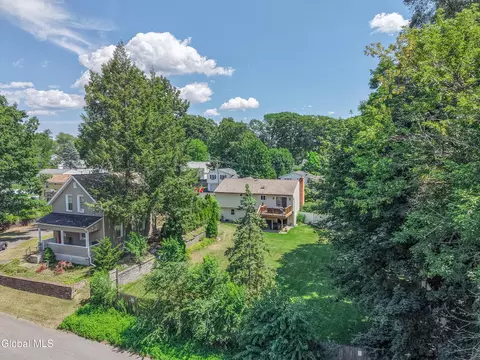 View/Area - 35 Hillcrest Ave, Schenectady, NY 12309 photo 2 of 8