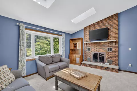 Living - 35 Hillcrest Ave, Schenectady, NY 12309 photo 1 of 4
