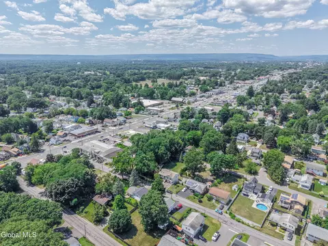 View/Area - 35 Hillcrest Ave, Schenectady, NY 12309 photo 7 of 8