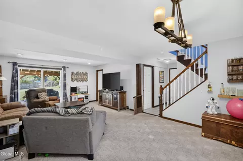 Living - 35 Hillcrest Ave, Schenectady, NY 12309 photo 4 of 4