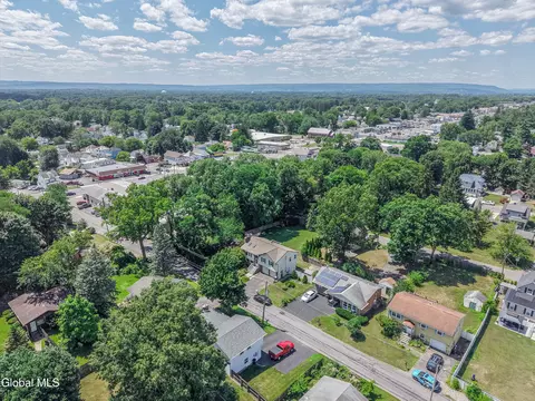 View/Area - 35 Hillcrest Ave, Schenectady, NY 12309 photo 6 of 8