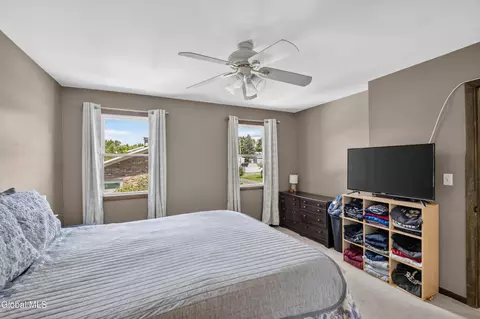 Bedroom - 35 Hillcrest Ave, Schenectady, NY 12309 photo 3 of 7