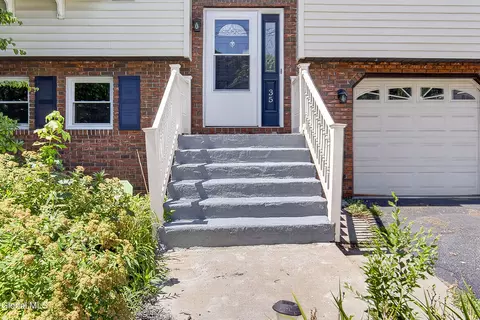 Exterior - 35 Hillcrest Ave, Schenectady, NY 12309 photo 3 of 21