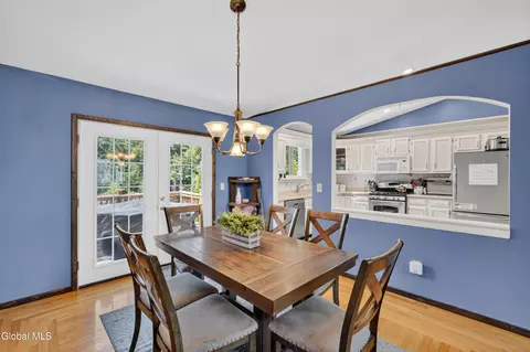 Dining - 35 Hillcrest Ave, Schenectady, NY 12309 photo 2 of 3