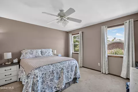 Bedroom - 35 Hillcrest Ave, Schenectady, NY 12309 photo 1 of 7