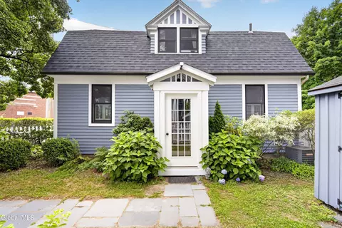 219 Regent St, Saratoga Springs, NY 12866