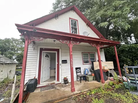 Exterior - 565 Nott St, Schenectady, NY 12308 photo 1 of 5