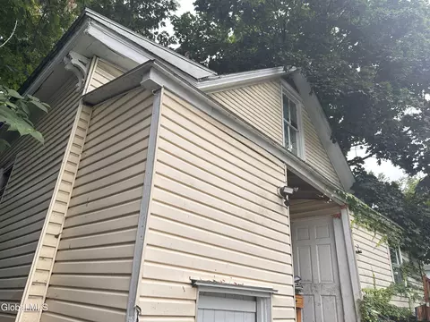Exterior - 565 Nott St, Schenectady, NY 12308 photo 4 of 5