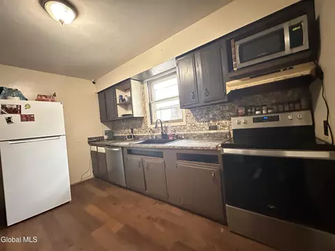 Kitchen - 565 Nott St, Schenectady, NY 12308 photo 2 of 2