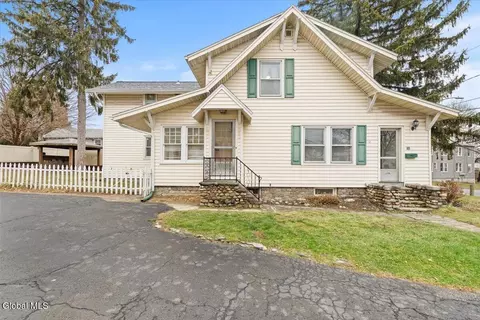 18 Fairfield Ave, Colonie, NY 12205