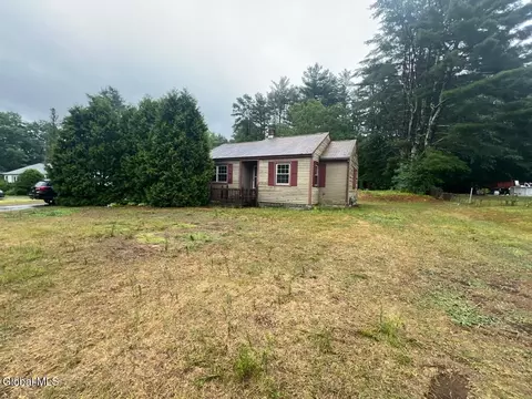 40 Mountain View Ln, Queensbury, NY 12804