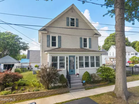 23 Vanwyck St, Gloversville, NY 12078