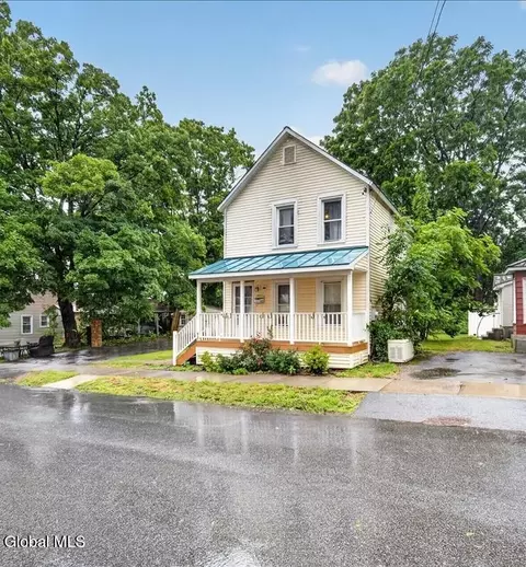 11 Granite St, Saratoga Springs, NY 12866