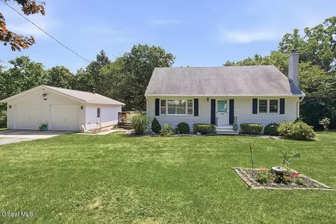 296 N Schodack Rd, East Greenbush, NY 12061