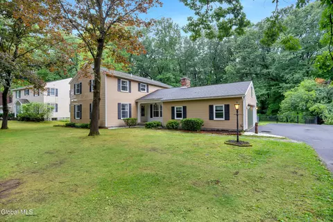 47 Canterbury Rd, Clifton Park, NY 12065