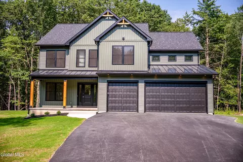 25 Maybrook Dr, Glenville, NY 12302